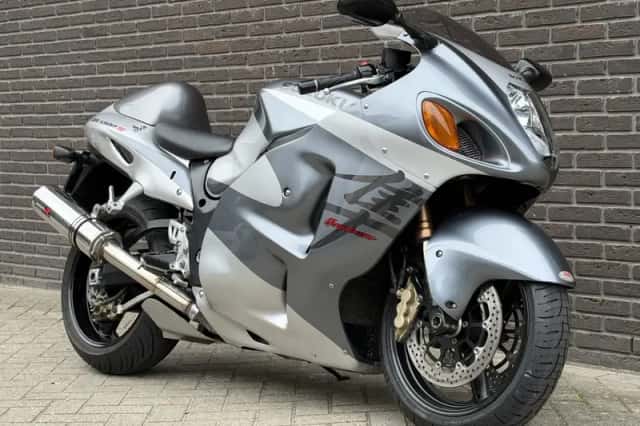 Suzuki GSX 1300R Hayabusa (2003) thumbnail 3