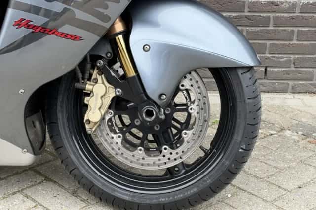 Suzuki GSX 1300R Hayabusa (2003) thumbnail 4
