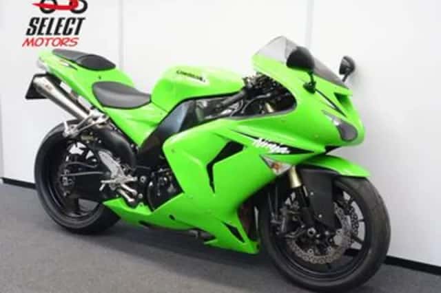 Kawasaki ZX 10R Ninja (2007) thumbnail 4