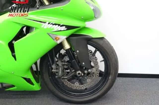 Kawasaki ZX 10R Ninja (2007) thumbnail 5