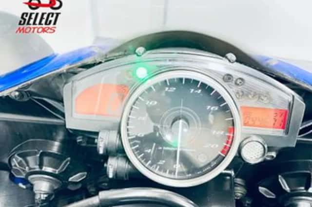 Yamaha YZF-R6 (2006) thumbnail 2
