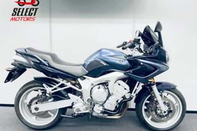 Yamaha FZS 600 Fazer (2005) thumbnail 1