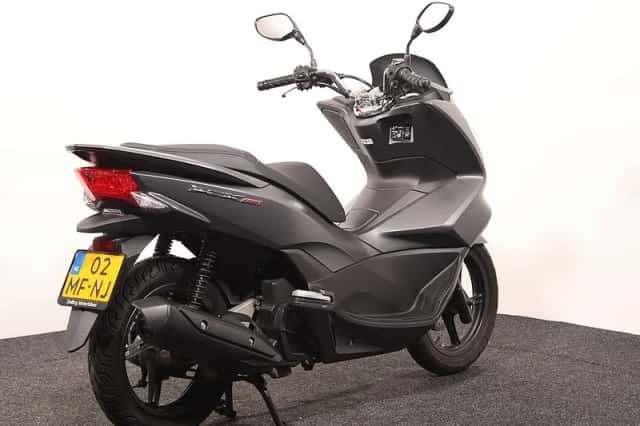 Honda PCX 150 (2015) thumbnail 6