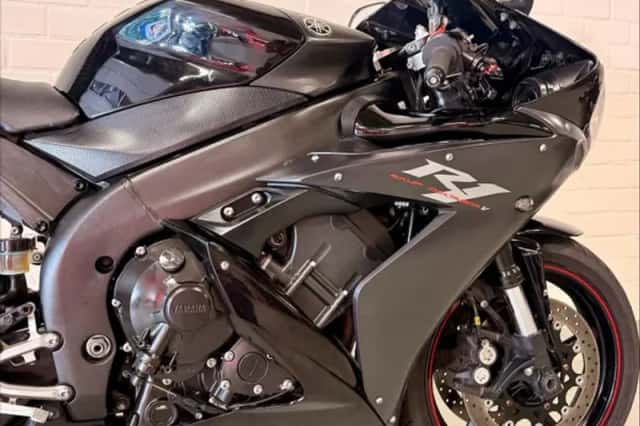 Yamaha YZF-R1 (2006) thumbnail 3