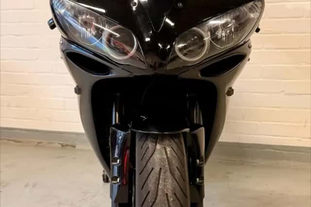 Yamaha YZF-R1 (2006) thumbnail 5