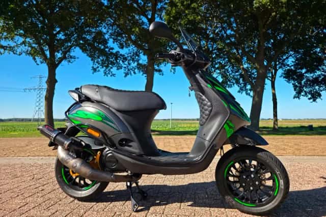 Piaggio Zip (2001) thumbnail 2