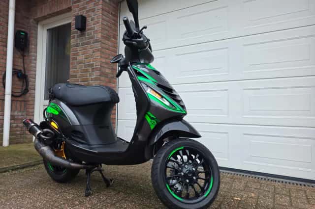 Piaggio Zip (2001) thumbnail 4