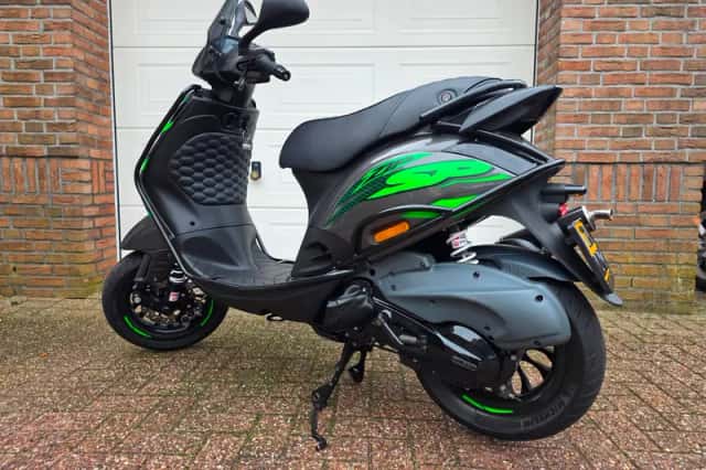 Piaggio Zip (2001) thumbnail 6