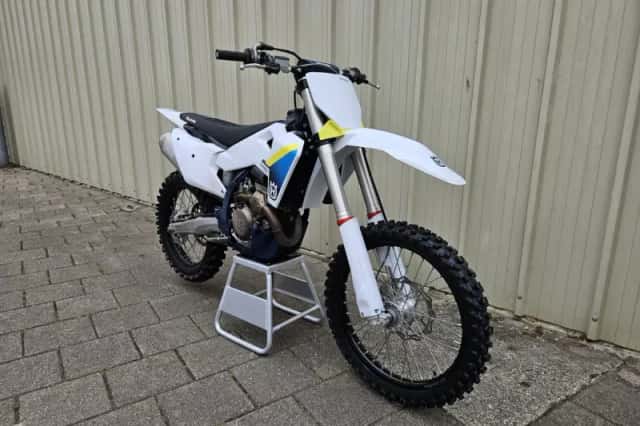 Husqvarna FC 250 (2025) thumbnail 2