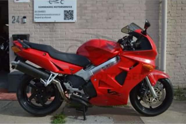 Honda VFR 800 FI (2000) thumbnail 1