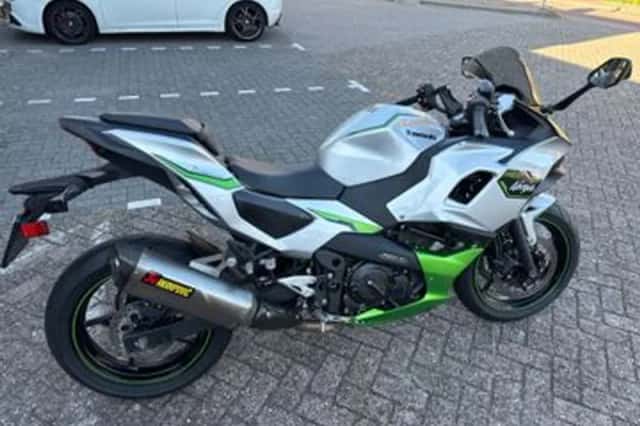 Kawasaki Z7 Hybrid (2025) thumbnail 2