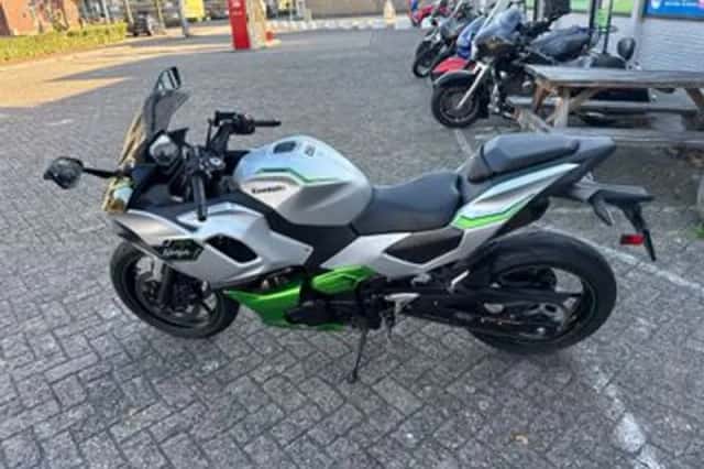 Kawasaki Z7 Hybrid (2025) thumbnail 3