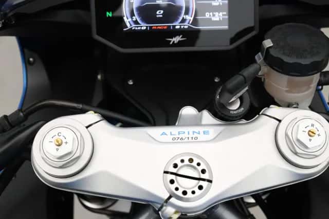 MV Agusta Superveloce 800 (2021) thumbnail 4