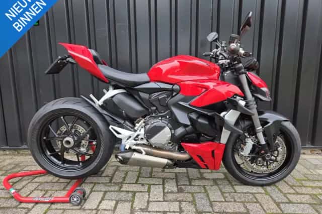 Ducati Streetfighter V2 (2022) thumbnail 1