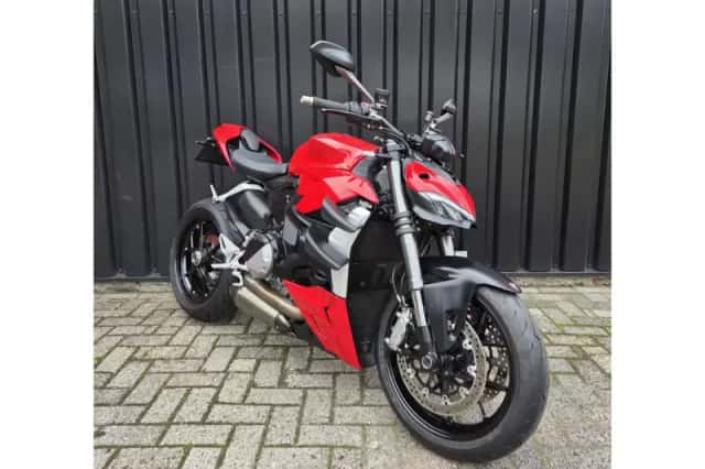 Ducati Streetfighter V2 (2022) thumbnail 2