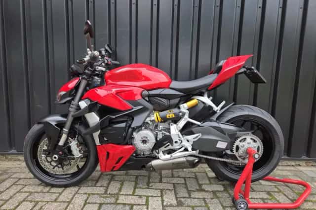 Ducati Streetfighter V2 (2022) thumbnail 3