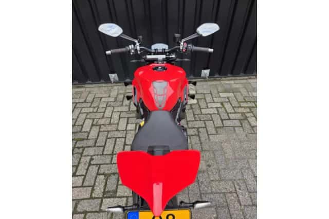 Ducati Streetfighter V2 (2022) thumbnail 6