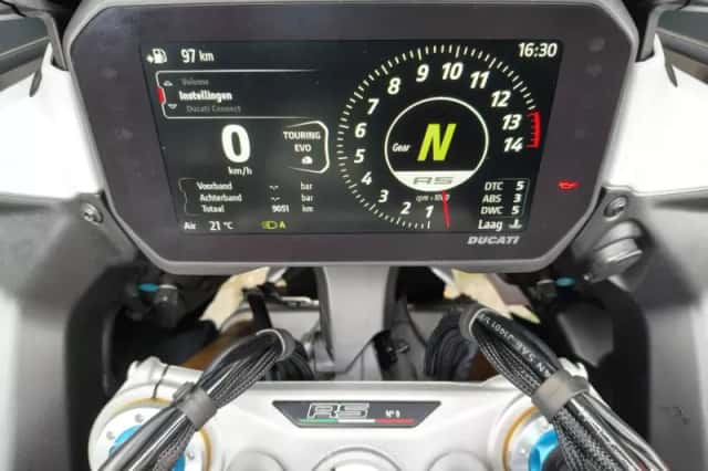 Ducati Multistrada V4 RS (2024) thumbnail 4