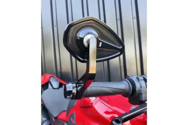 Ducati Streetfighter V4 (2020) thumbnail 5