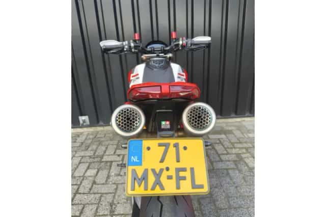 Ducati Hypermotard 950 SP (2025) thumbnail 6