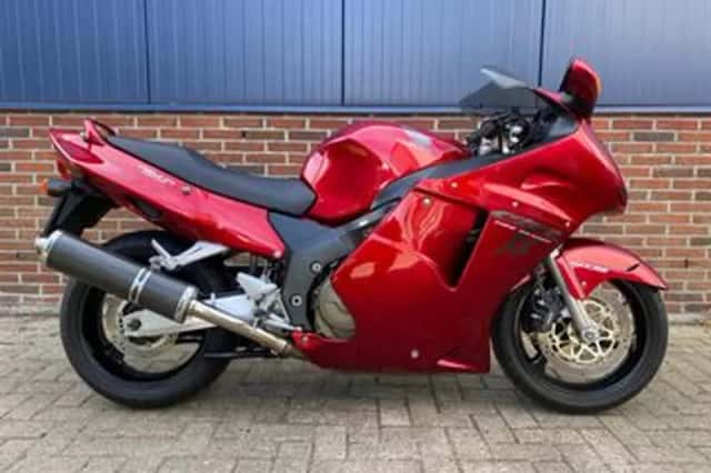 Honda CBR 1100 XX Super Blackbird (1999) thumbnail 1