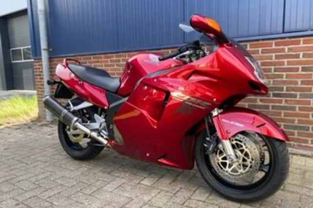 Honda CBR 1100 XX Super Blackbird (1999) thumbnail 3