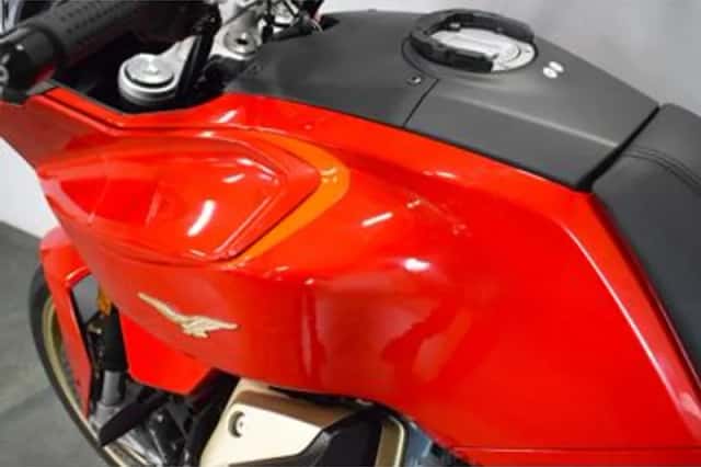 Moto Guzzi V100 Mandello (2023) thumbnail 4
