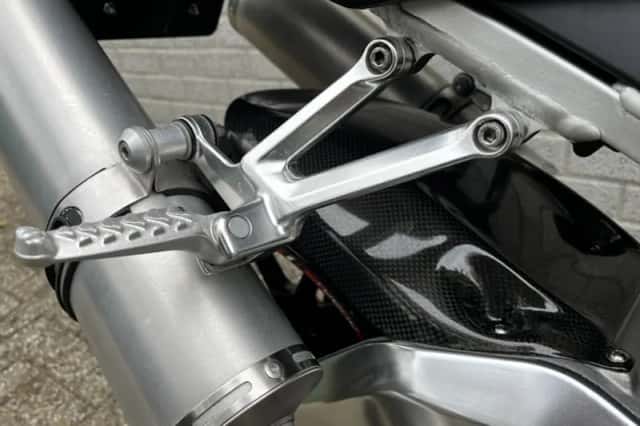 Aprilia Tuono R (2007) thumbnail 5