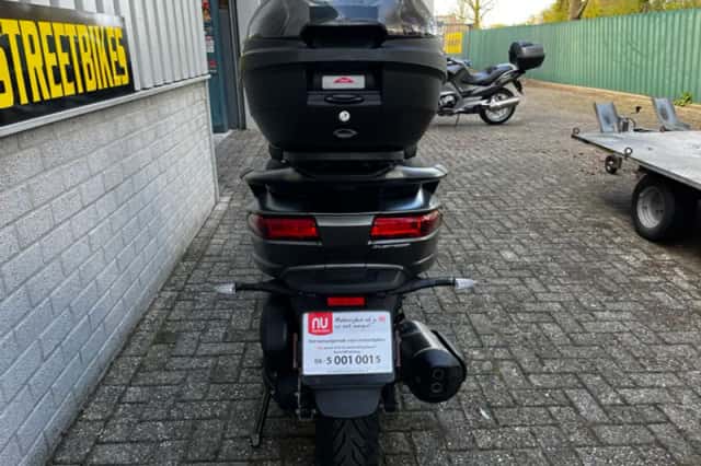 Piaggio MP3 500 (2019) thumbnail 4