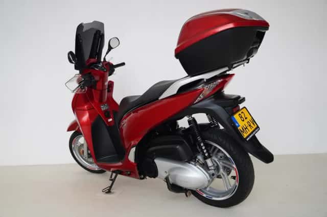 Honda SH 300i (2017) thumbnail 4