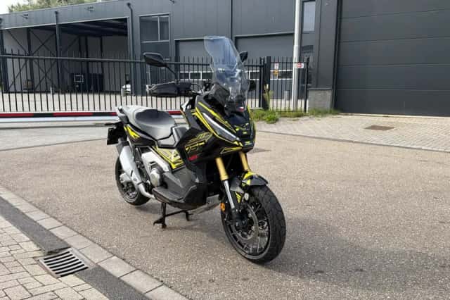 Honda X-ADV (2025) thumbnail 2