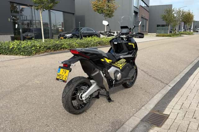 Honda X-ADV (2025) thumbnail 3
