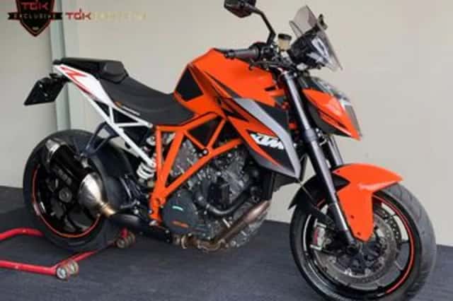 KTM 1290 SuperDuke R (2015) thumbnail 1
