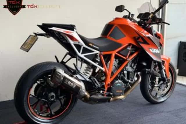 KTM 1290 SuperDuke R (2015) thumbnail 3