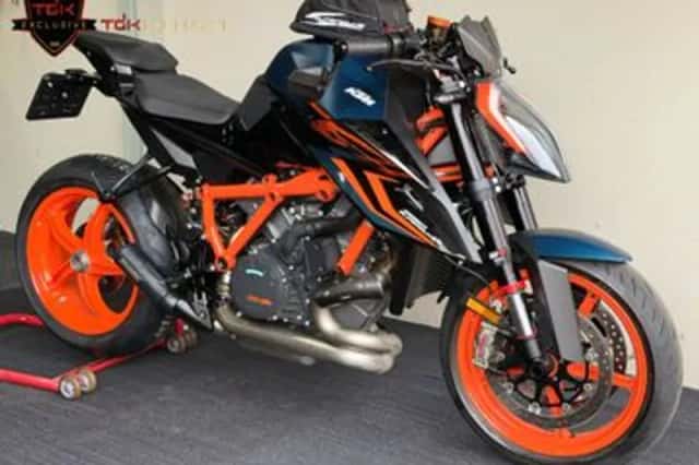 KTM 1290 SuperDuke R (2024) thumbnail 1