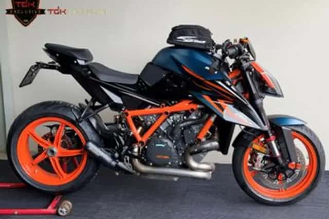 KTM 1290 SuperDuke R (2024) thumbnail 2
