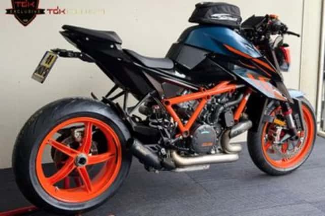 KTM 1290 SuperDuke R (2024) thumbnail 3