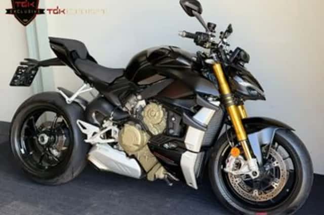 Ducati Streetfighter V4S (2024) thumbnail 1