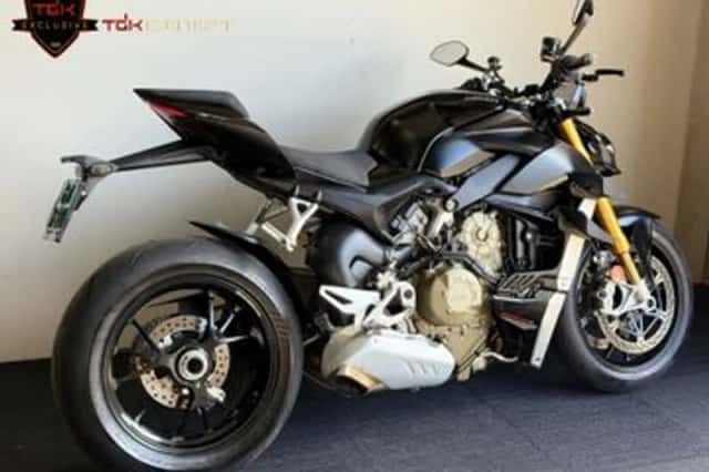 Ducati Streetfighter V4S (2024) thumbnail 3