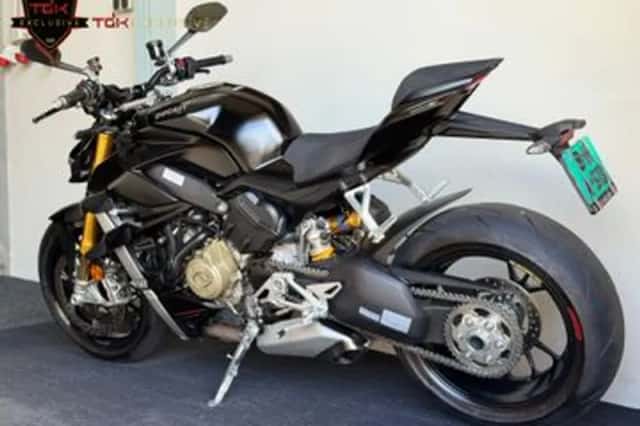 Ducati Streetfighter V4S (2024) thumbnail 4