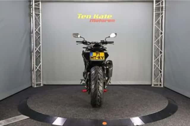 Honda CB650R (2024) thumbnail 6