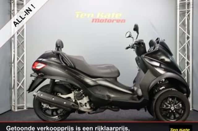 Piaggio MP3 400 (2011) thumbnail 1