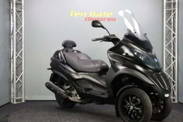 Piaggio MP3 400 (2011) thumbnail 2