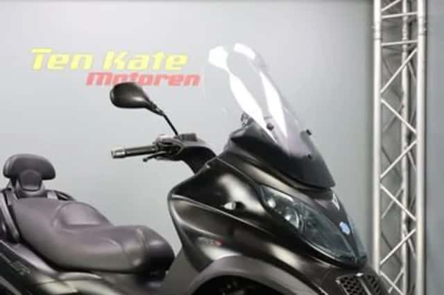 Piaggio MP3 400 (2011) thumbnail 3