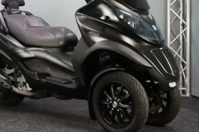 Piaggio MP3 400 (2011) thumbnail 4