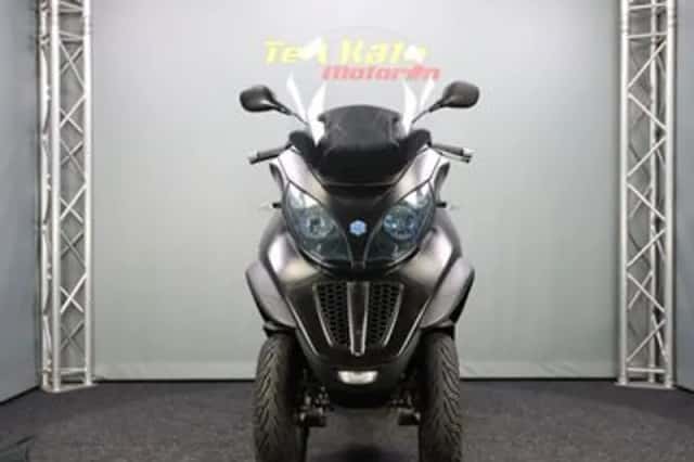 Piaggio MP3 400 (2011) thumbnail 5