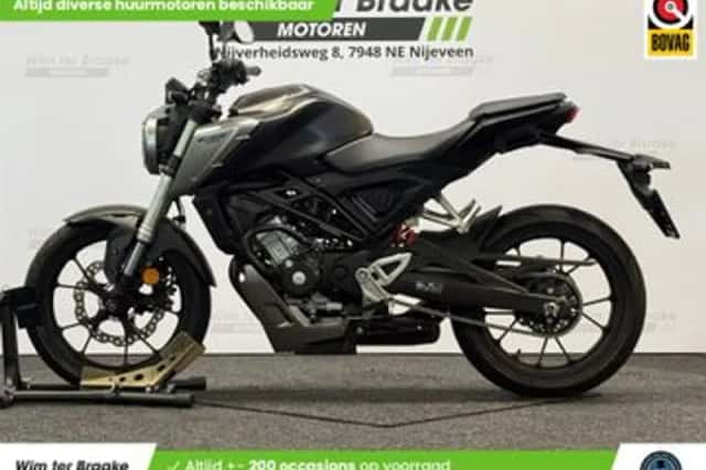 Honda CB125R (2018) thumbnail 4