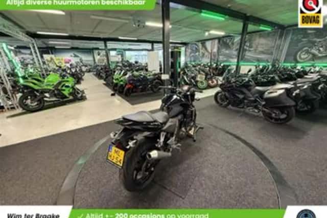 Kawasaki Z750 (2004) thumbnail 3