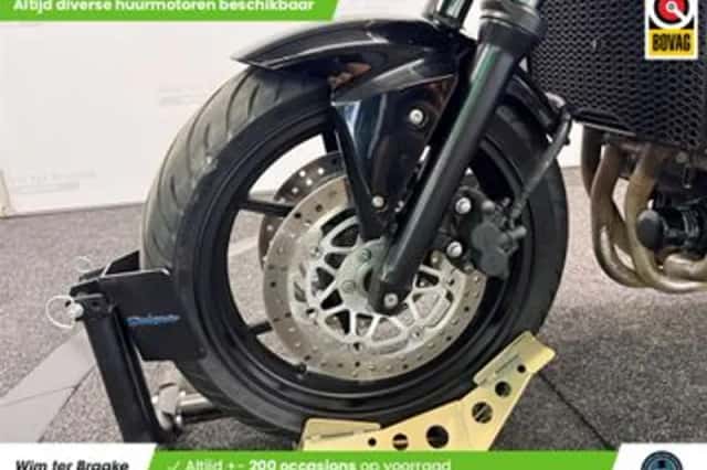 Kawasaki Z750 (2004) thumbnail 5