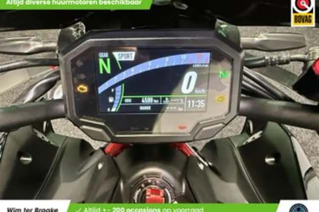 Kawasaki Z900 (2024) thumbnail 2